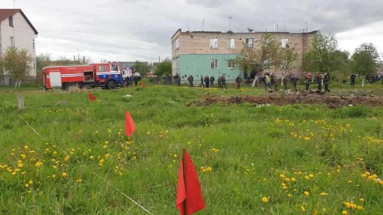 লোকালয়ে বিধ্বস্ত হলো বেলারুশ সেনাবাহিনীর একটি বিমান লোকালয়ে বিধ্বস্ত হলো বেলারুশ সেনাবাহিনীর একটি বিমান