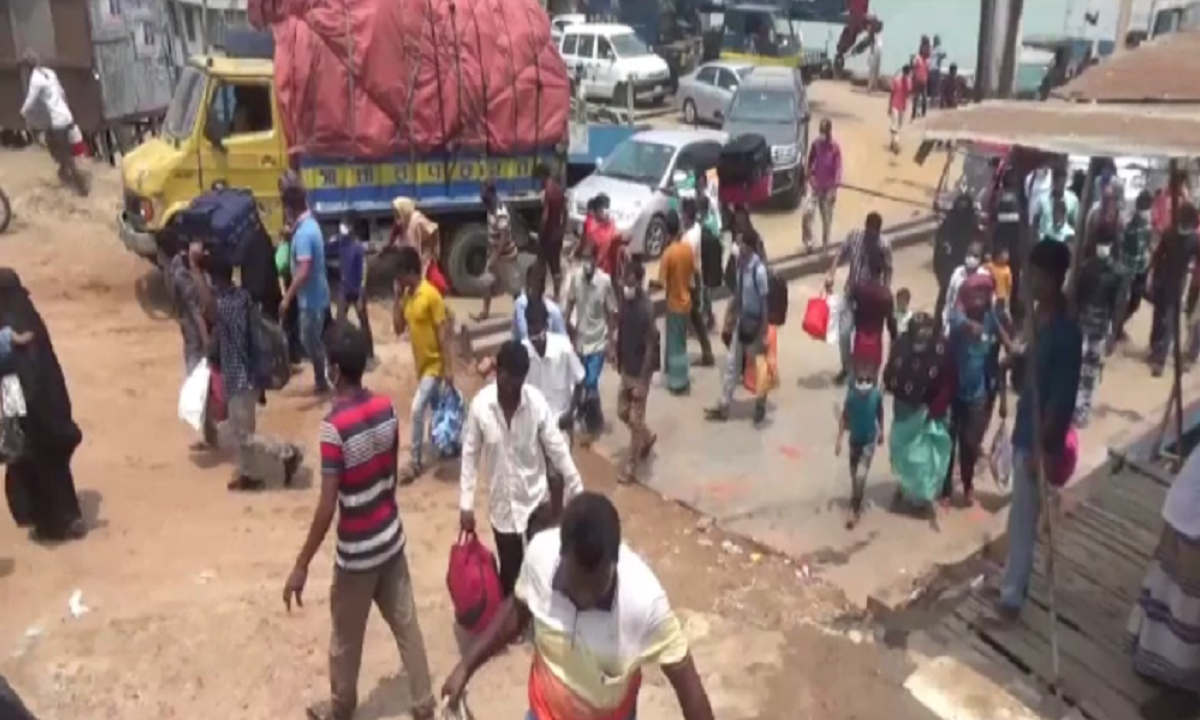 দৌলতদিয়ায় ঢাকা ফেরত যাত্রীদের চাপ