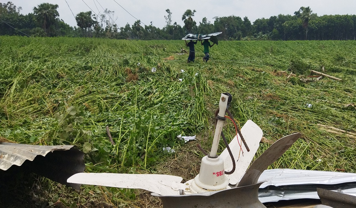 ফরিদপুরে ১ মিনিটের টর্নেডোতে দেড় শতাধিক ঘরবাড়ি লণ্ডভণ্ড