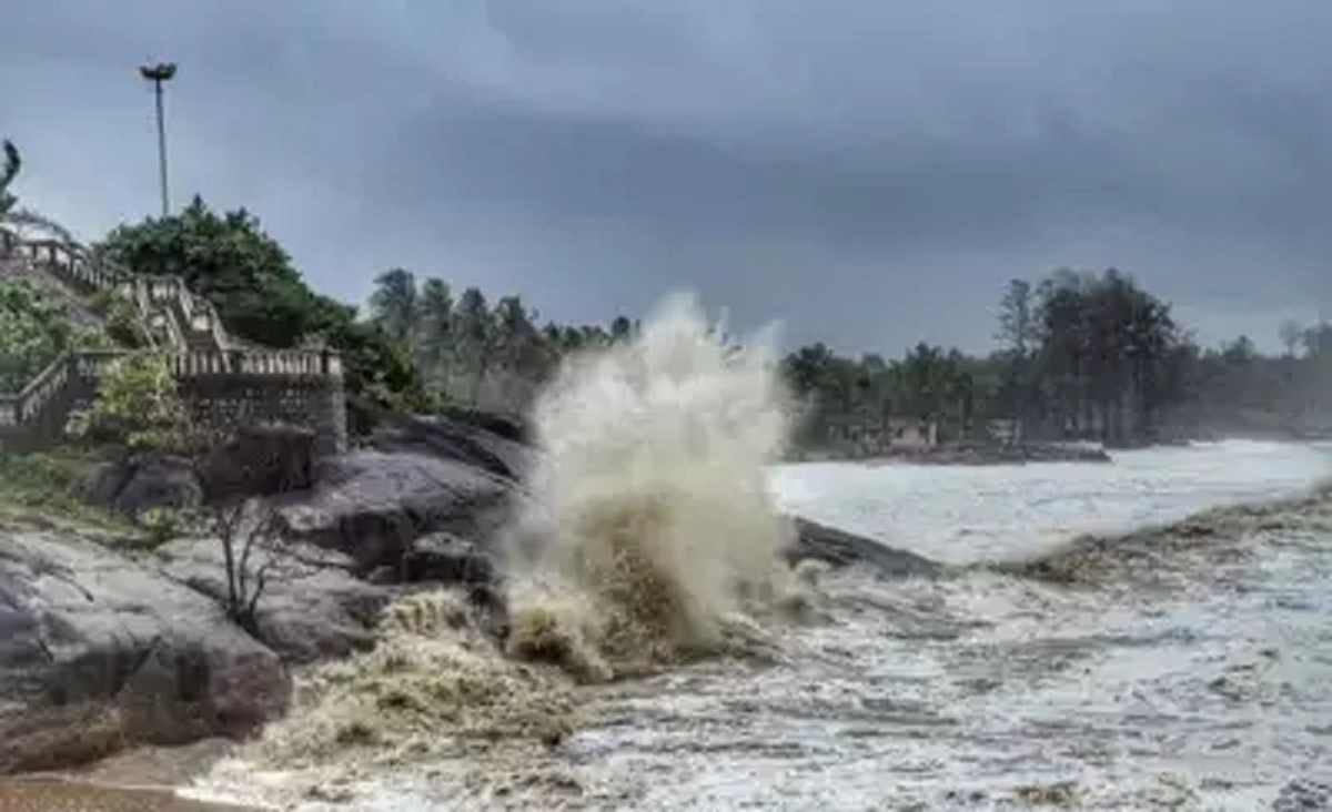 করোনায় বিপর্যস্ত ভারতে এবার ঘূর্ণিঝড়ের হানা