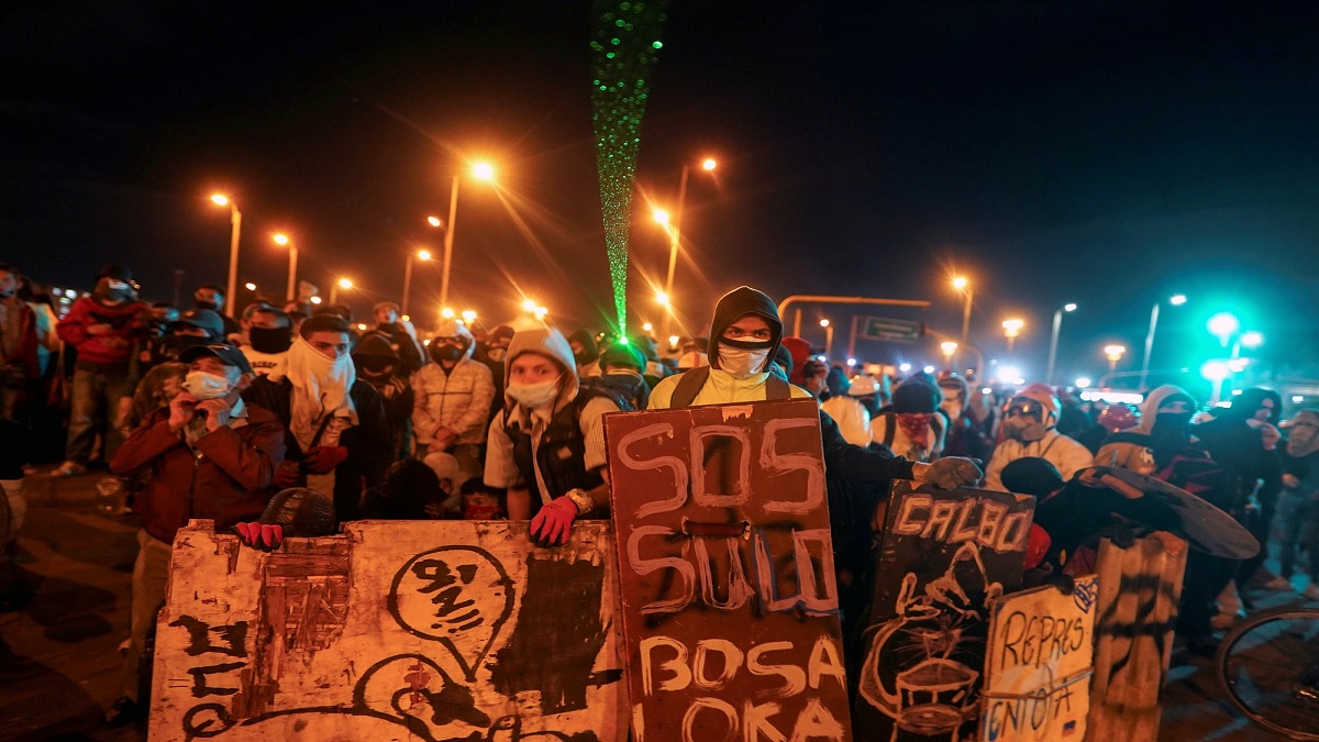 সরকারবিরোধী বিক্ষোভে সেনা মোতায়েনের ঘোষণা কলম্বিয়ার