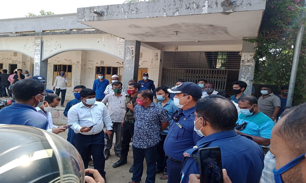 উখিয়ায় পুলিশের সাথে স্থানীয়দের সংঘর্ষ, আহত ২০