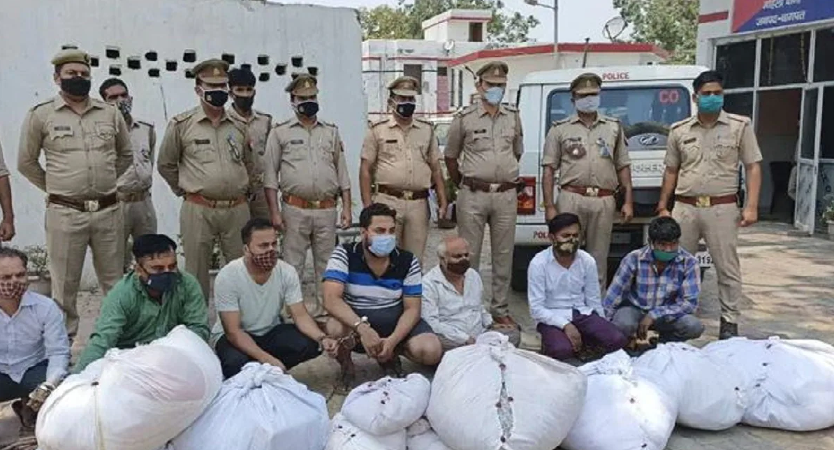 ভারতে করোনায় মৃতের পোশাক চুরি, বিক্রি হচ্ছে বাজারে