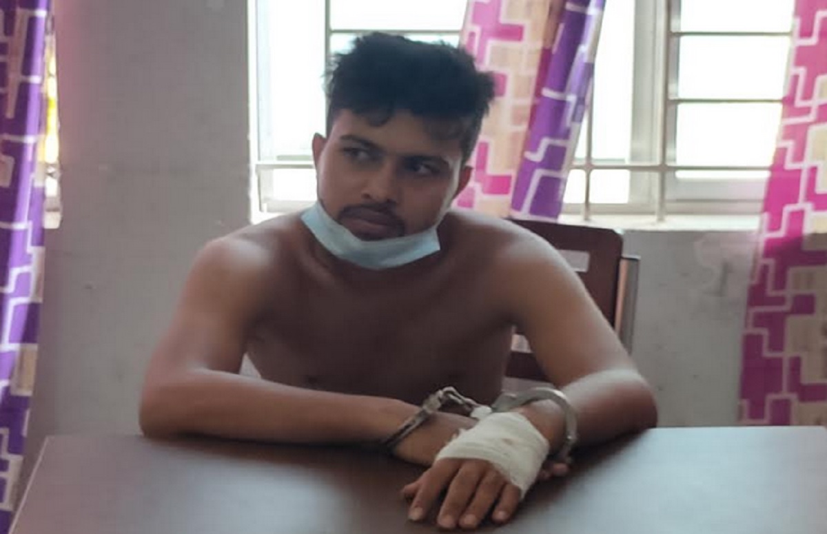 থানায় ঢুকে পুলিশকে হামলার চেষ্টা, যুবক আটক