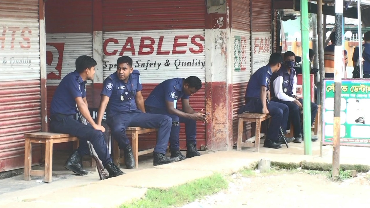 আ.লীগের দুই পক্ষের সমাবেশ ঘিরে সাদুল্লাপুরে ১৪৪ ধারা আ.লীগের দুই পক্ষের সমাবেশ ঘিরে সাদুল্লাপুরে ১৪৪ ধারা