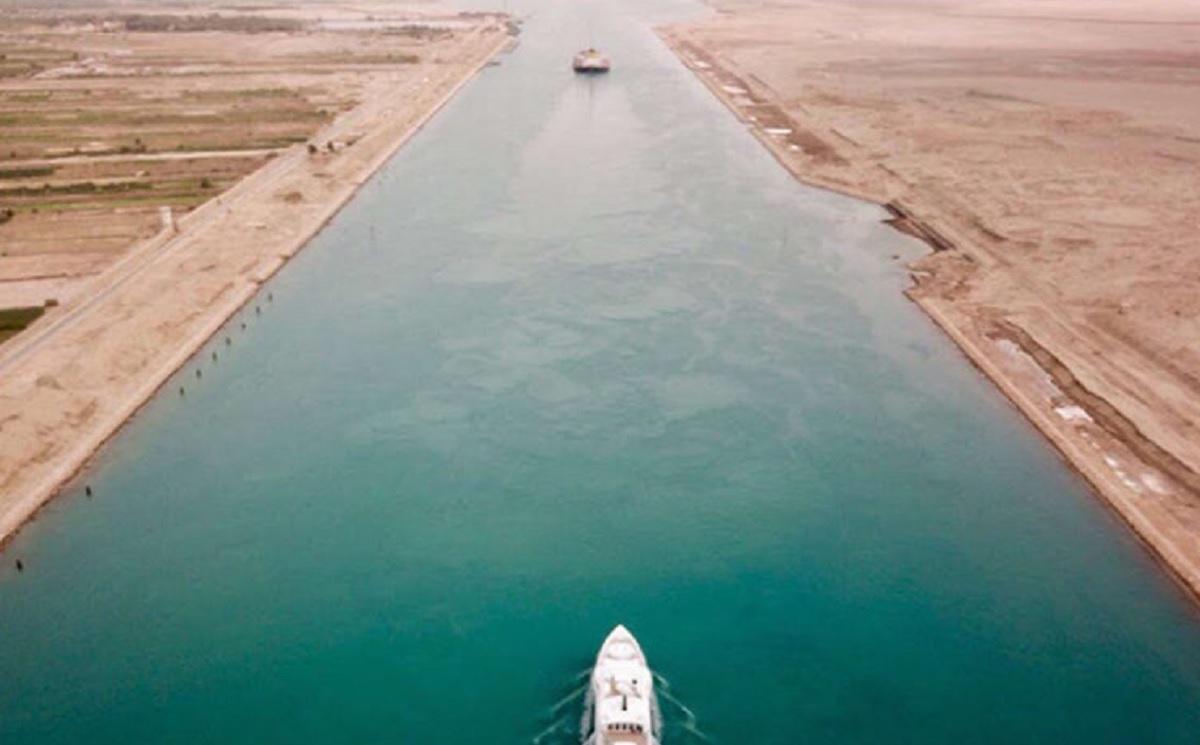 সুয়েজ খাল প্রশস্ত করার কাজ শুরু করলো মিসর