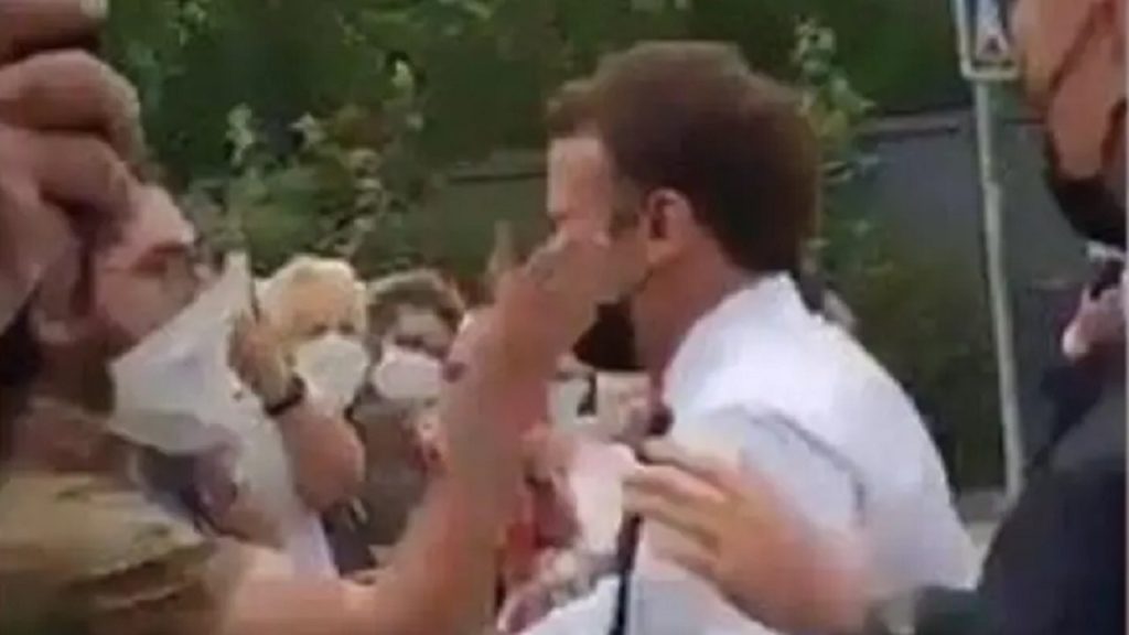 ম্যাকরনকে চড় দেয়া ব্যক্তির পরিচয় প্রকাশ করেছে ফরাসি সরকার