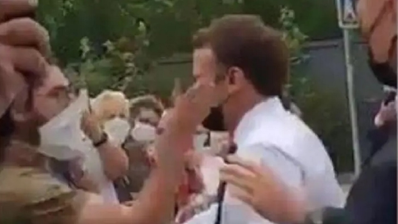 ম্যাকরনকে চড় দেয়া ব্যক্তির পরিচয় প্রকাশ করেছে ফরাসি সরকার ম্যাকরনকে চড় দেয়া ব্যক্তির পরিচয় প্রকাশ করেছে ফরাসি সরকার