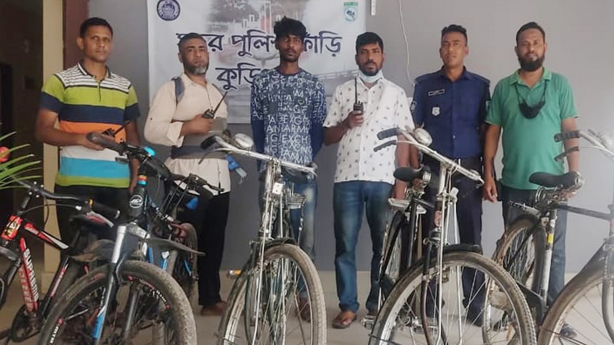 কুড়িগ্রামে ৫টি চোরাই বাইসাইকেলসহ দু’জন আটক