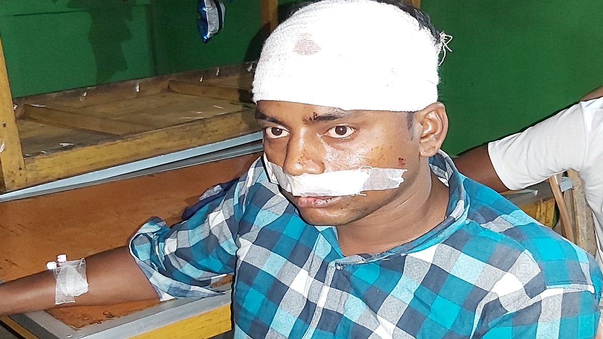 গাছের সঙ্গে অটোরিকশার ধাক্কায় একজন নিহত, আহত ৫