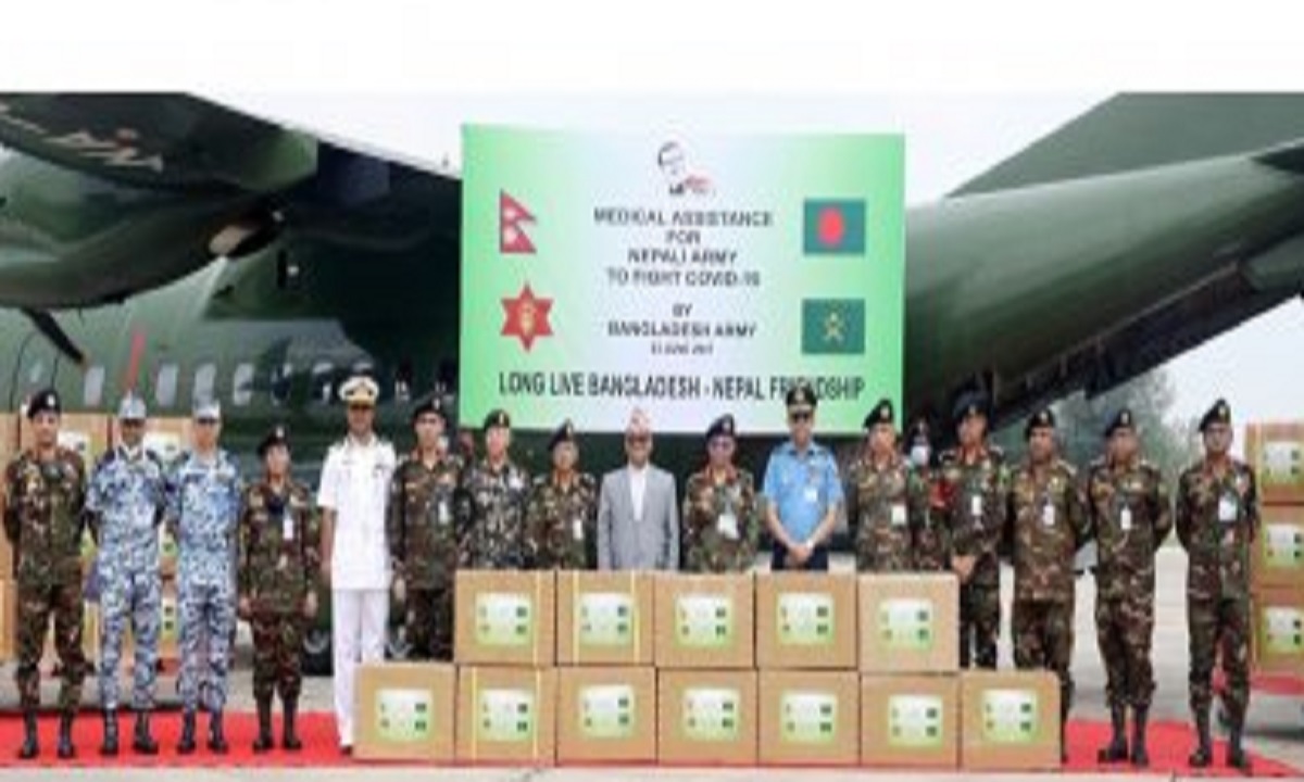 নেপাল সেনাবাহিনীর কাছে জরুরি চিকিৎসা ও সুরক্ষা সামগ্রী হস্তান্তর