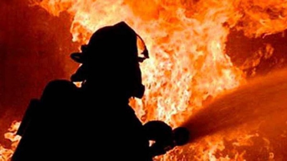 গাজীপুরে পোশাক কারখানায় আগুন