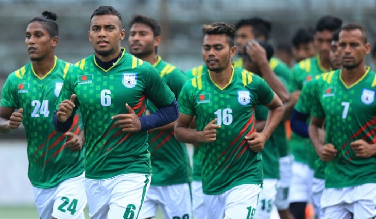 দেশে ফিরেছে বাংলাদেশ ফুটবল দল
