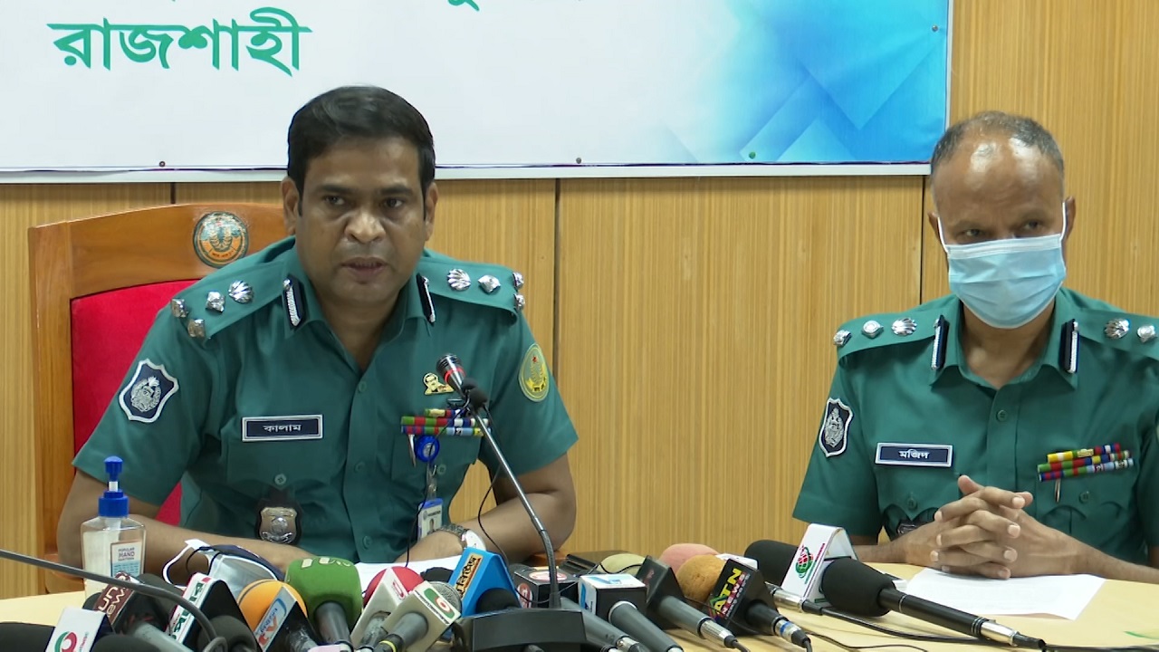 অশ্লীল ভিডিও নির্মাণের দায়ে রাজশাহীতে ৯ টিকটকার আটক অশ্লীল ভিডিও নির্মাণের দায়ে রাজশাহীতে ৯ টিকটকার আটক