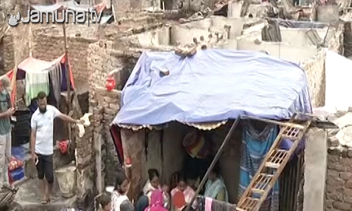 সাততলা বস্তিবাসীর দিন কাটছে খোলা আকাশের নিচে