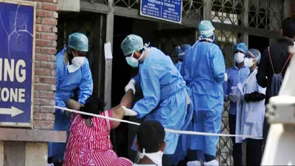 করোনায় একদিনে ৮ হাজার ৪শ মানুষের মৃত্যু