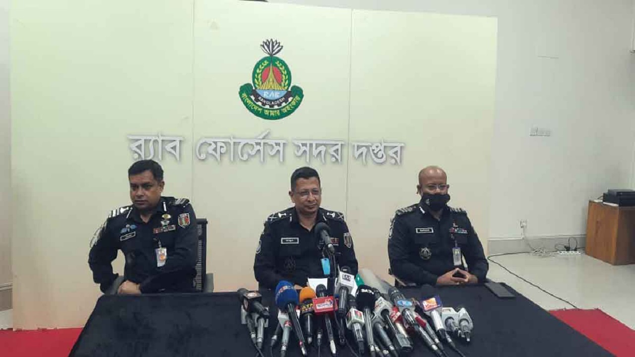 জঙ্গিদের আক্রমণাত্মক ঘটনা ঘটানোর সামর্থ্য নেই: র্যাব ডিজি জঙ্গিদের আক্রমণাত্মক ঘটনা ঘটানোর সামর্থ্য নেই: র্যাব ডিজি