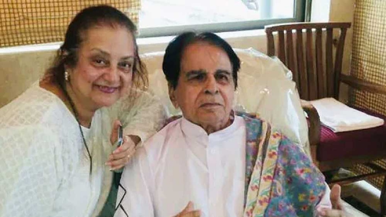 হাসপাতাল থেকে ছাড়া পেলেন দিলীপ কুমার