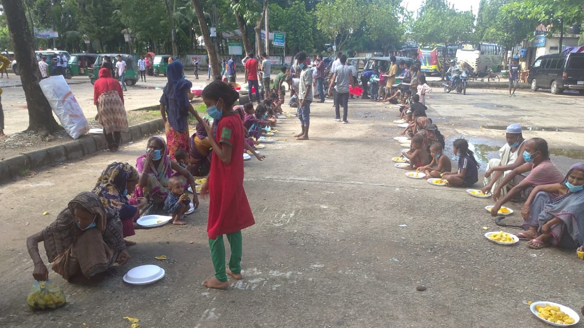 সিলেটে পথশিশু ও সুবিধাবঞ্চিতদের নিয়ে মৌসুমি ফল উৎসব