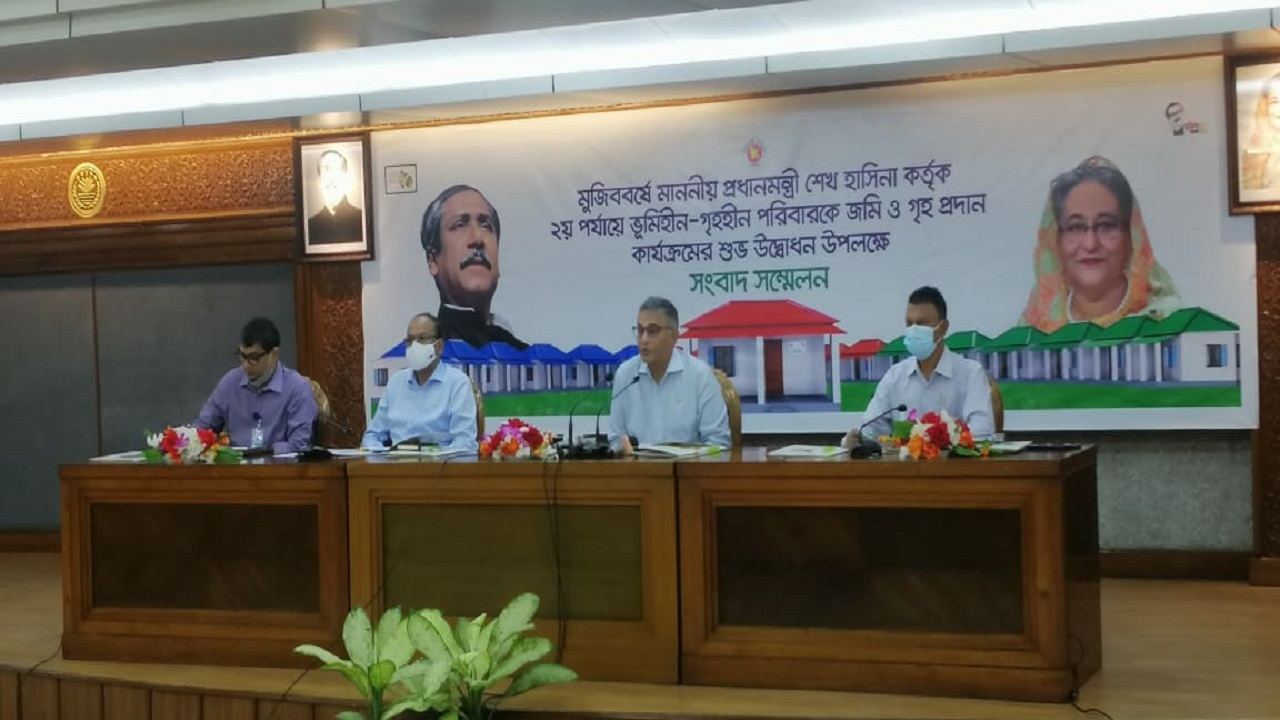 মুজিববর্ষে ঘর ও জমি পাচ্ছেন আরও ৫৩ হাজার পরিবার মুজিববর্ষে ঘর ও জমি পাচ্ছেন আরও ৫৩ হাজার পরিবার