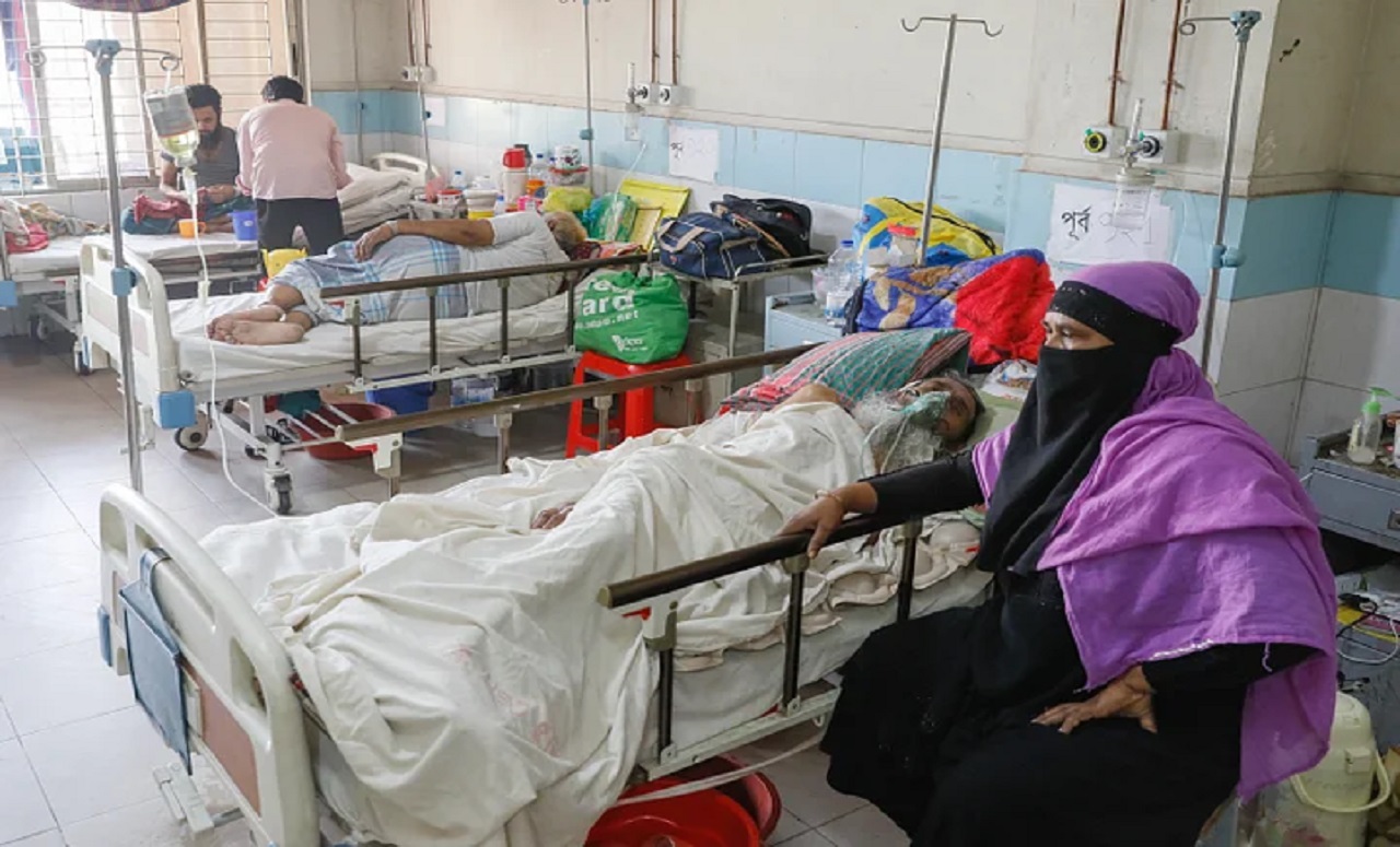 করোনা: রাজধানীর হাসপাতালগুলোতে বাড়ছে রোগীর চাপ