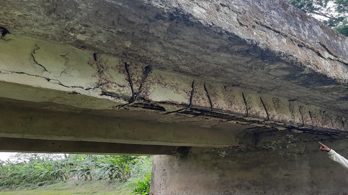 ঝিনাইদহে ব্রিজে ফাটল, ঝুঁকিতে ৭০ গ্রামের মানুষ