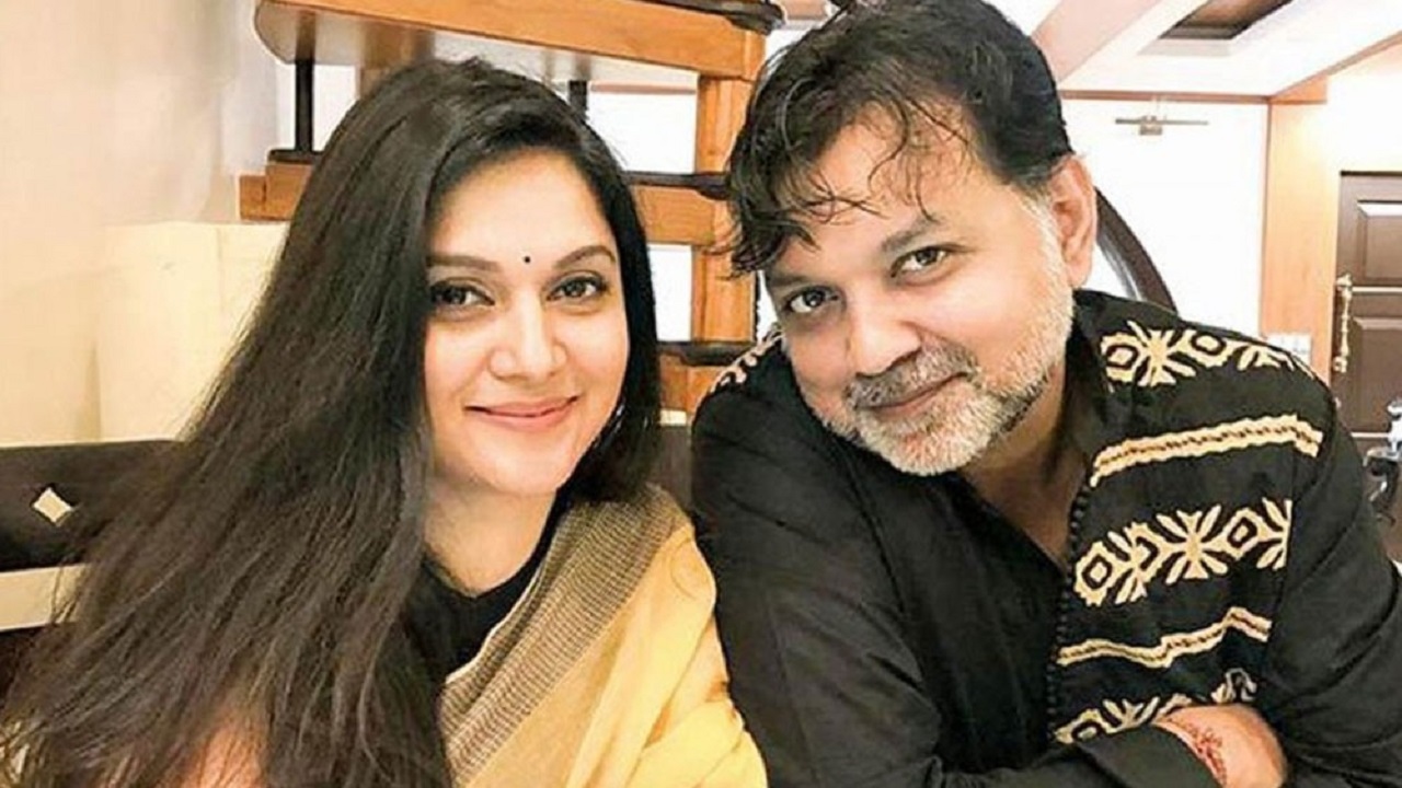 দুই দেশে দুইজন, তবুও জমিয়ে জামাইষষ্ঠী হলো সৃজিতের! দুই দেশে দুইজন, তবুও জমিয়ে জামাইষষ্ঠী হলো সৃজিতের!