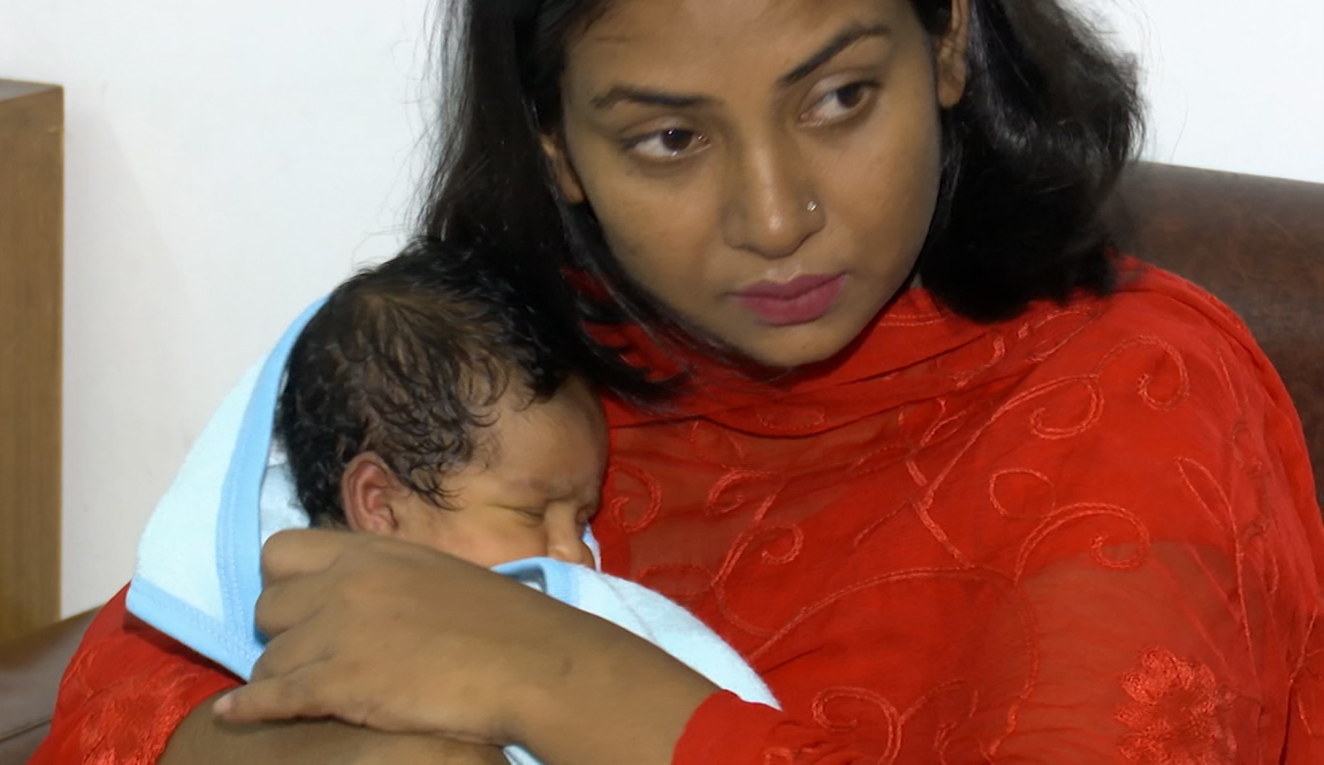 নির্যাতন ও ভ্রূণ হত্যার অভিযোগে মোয়াজ আরিফের বিরুদ্ধে মামলা করলেন স্ত্রী