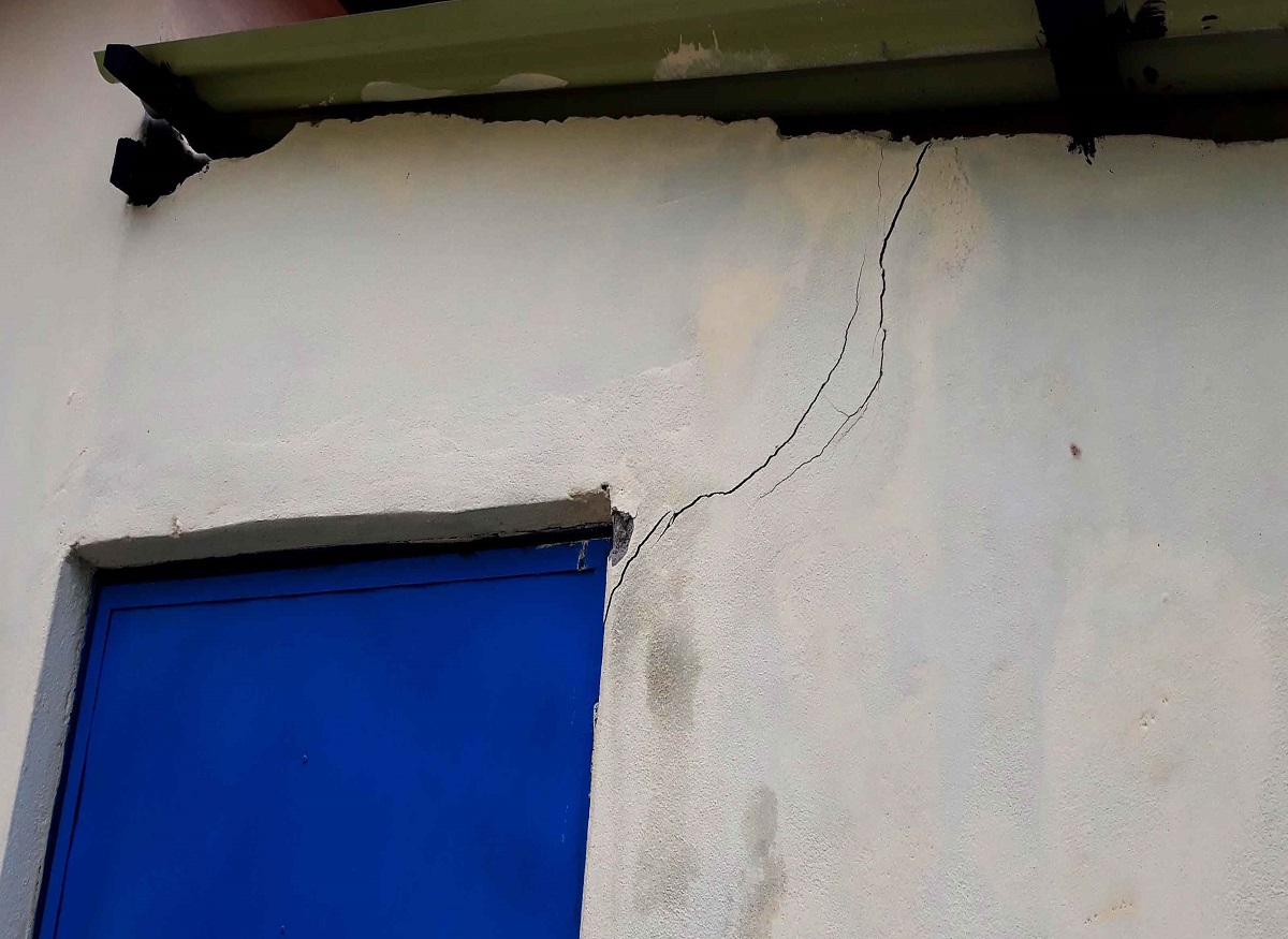 প্রধানমন্ত্রীর উপহারের ঘরে ফাটল