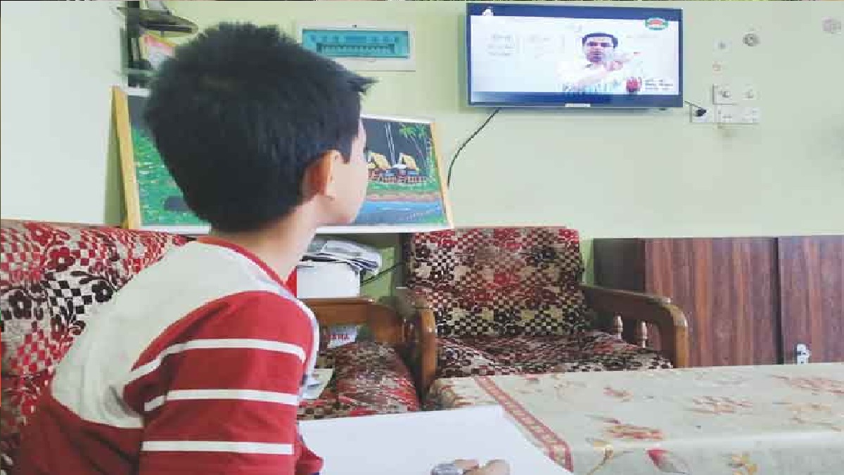 ক্লাস নেওয়ার জন্য নতুন চ্যানেল চালুর পরিকল্পনা: শিক্ষামন্ত্রী