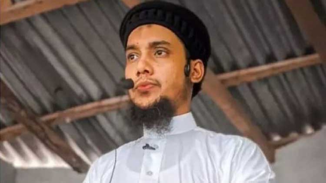 বাড়ি ফেরার পর থানায় নেয়া হয়েছে ত্ব-হা আদনানকে বাড়ি ফেরার পর থানায় নেয়া হয়েছে ত্ব-হা আদনানকে