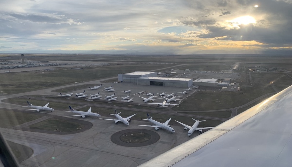 পাইলটদের চাকরিচ্যুত করে বিপাকে আমেরিকান এয়ারলাইন্স