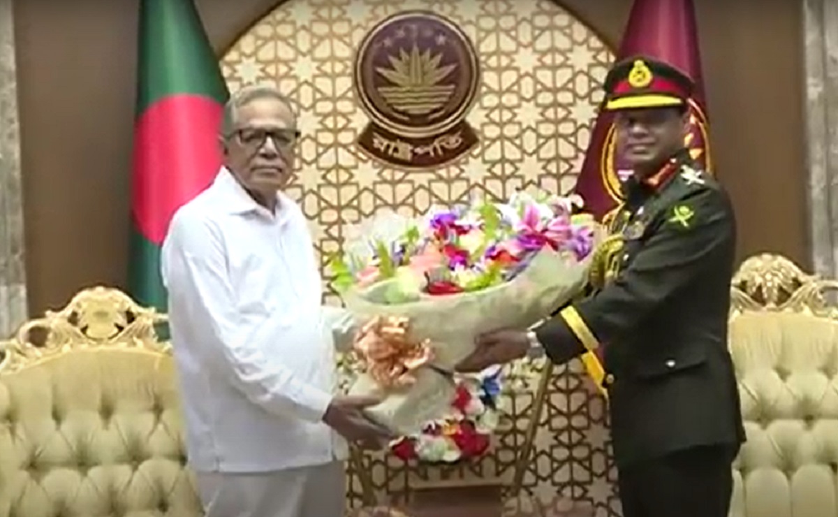 রাষ্ট্রপতির সঙ্গে বঙ্গভবনে সাক্ষাৎ করেছেন নবনিযুক্ত সেনাপ্রধান
