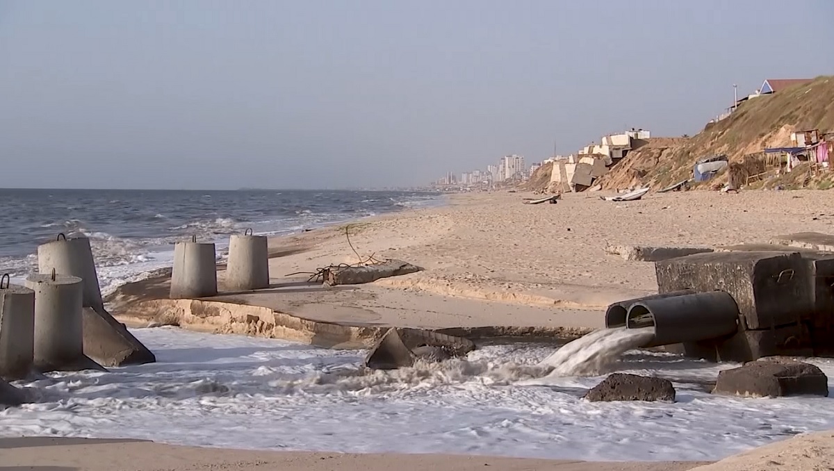 ভয়াবহ স্বাস্থ্য সংকটের মুখে পড়েছে গাজা