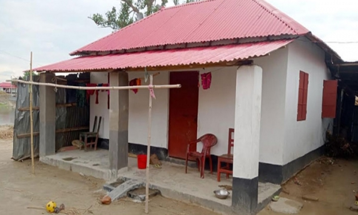 ঠাকুরগাঁওয়ে আশ্রয়ণ প্রকল্পের ঘর পাইয়ে দিতে ইউএনও’র শ্যালকের প্রতারণা