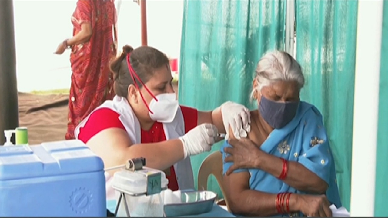 ভারতে করোনা টিকার প্রথম ডোজ গ্রহণ করেছে ২২ কোটির বেশি মানুষ ভারতে করোনা টিকার প্রথম ডোজ গ্রহণ করেছে ২২ কোটির বেশি মানুষ