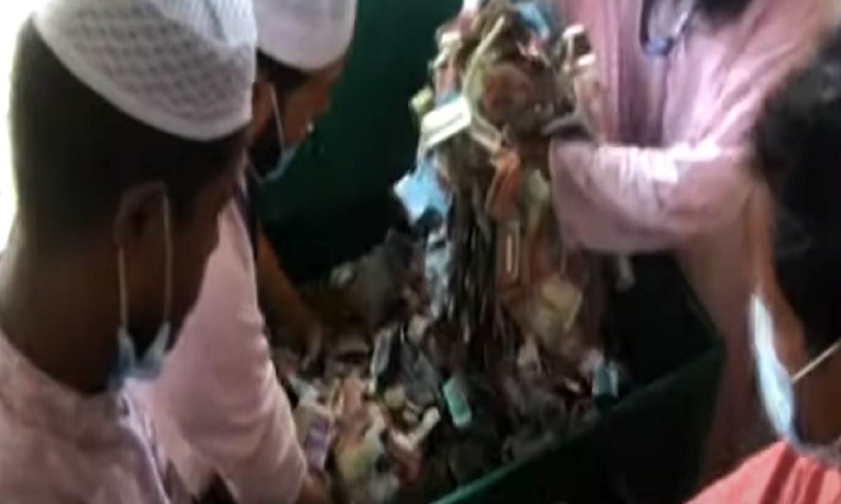 পাগলা মসজিদের দানবাক্স যেন টাকার সমুদ্র!