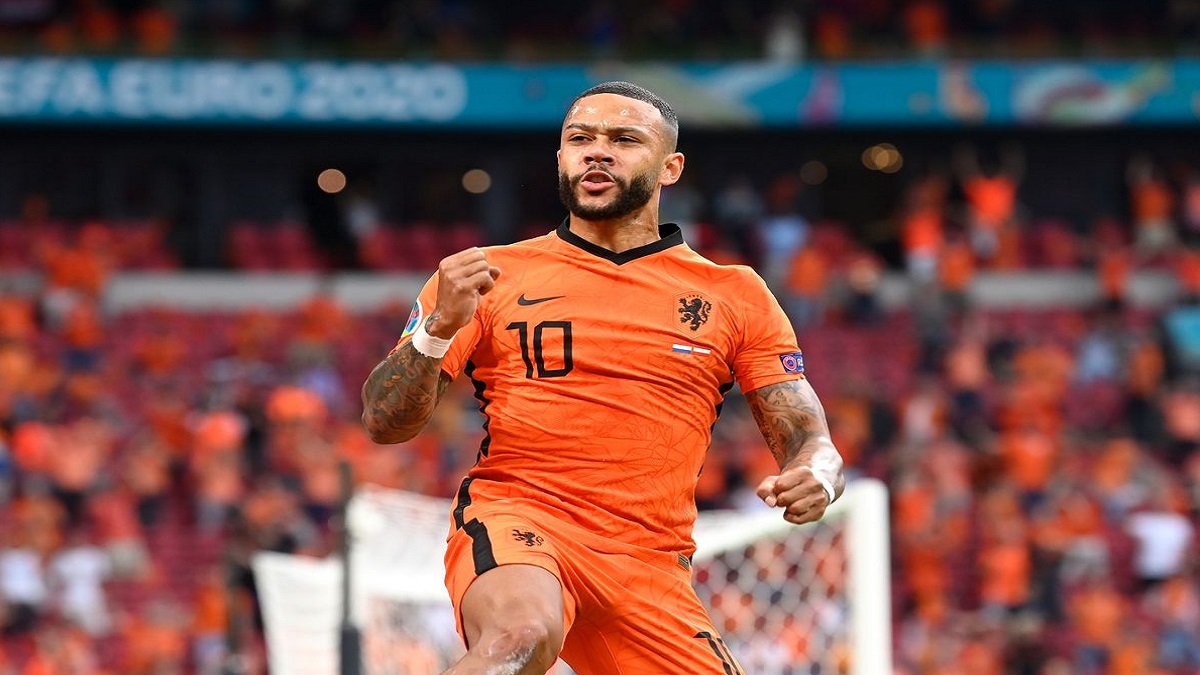 বার্সায় যোগ দিচ্ছেন ডিপাই