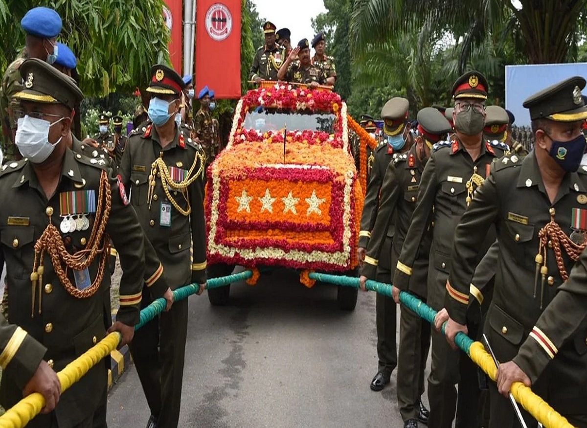 রাষ্ট্রীয় সম্মাননা পেলেন বিদায়ী সেনাপ্রধান