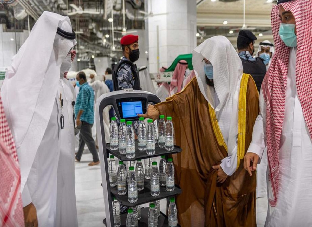 হাজীদের সহায়তায় আসছে স্মার্টকার্ড ও রোবট