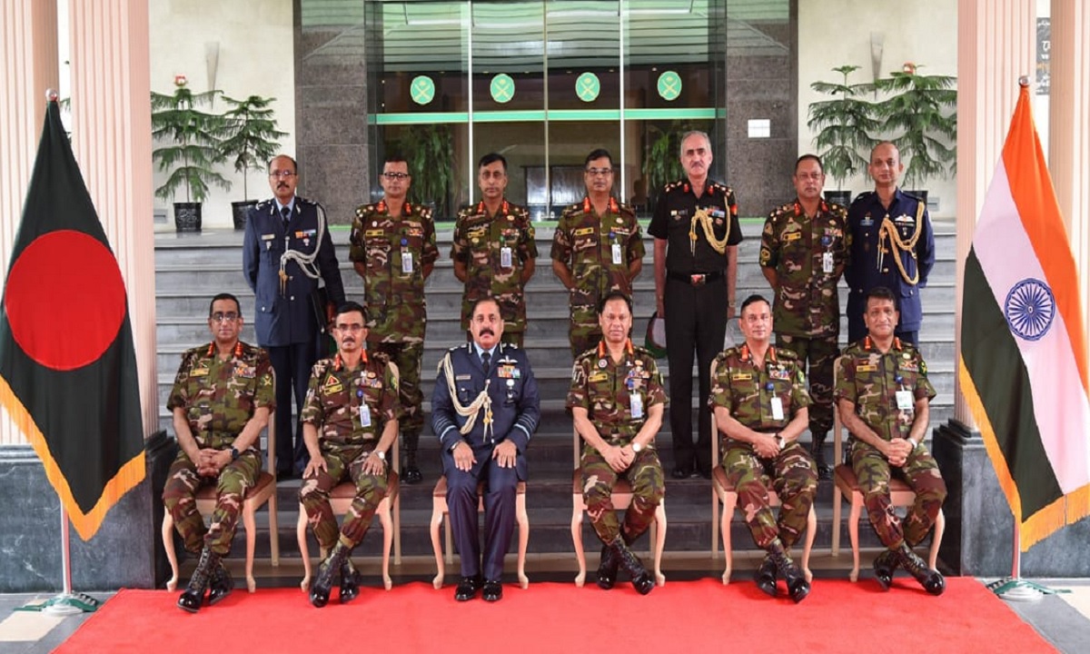 সেনাবাহিনী প্রধানের সাথে ভারতীয় বিমান বাহিনী প্রধানের সৌজন্য সাক্ষাৎ