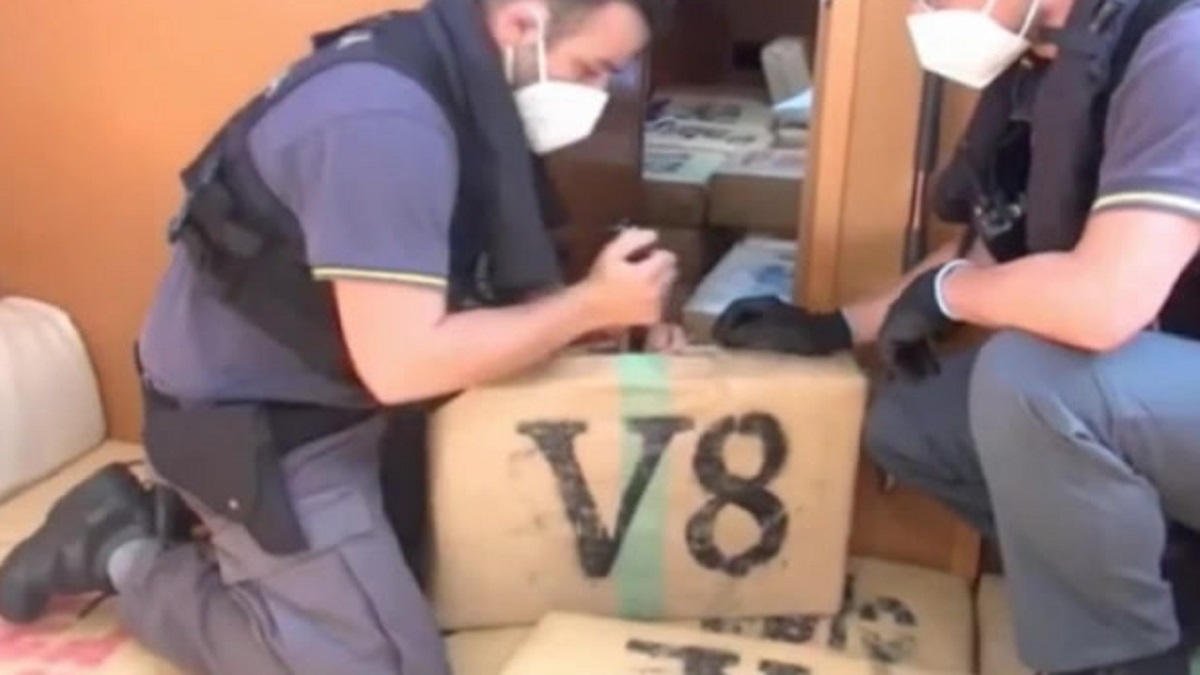 ইতালিতে মার্কিন পতাকাবাহী জাহাজে অভিযান, ১৫শ কোটি ডলারের মাদক উদ্ধার