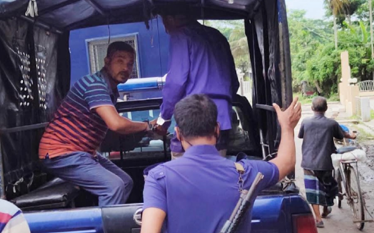 পিরোজপুরে শিক্ষককে কুপিয়ে জখমের মামলায় ইউপি সদস্য গ্রেফতার