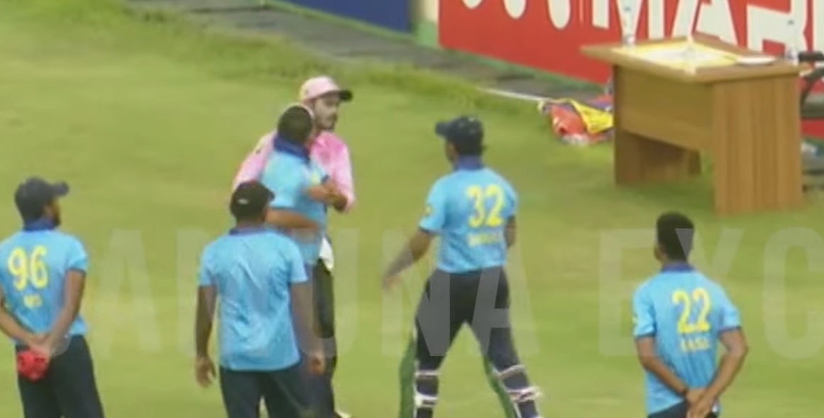 সাকিবের দিকে তেড়ে গেলেন সুজন