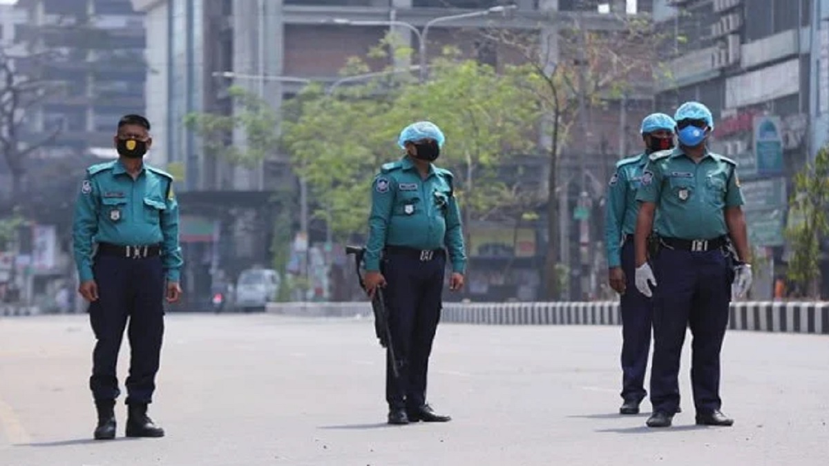কাল থেকে জরুরি প্রয়োজন ছাড়া বাইরে গেলে কঠোর ব্যবস্থা