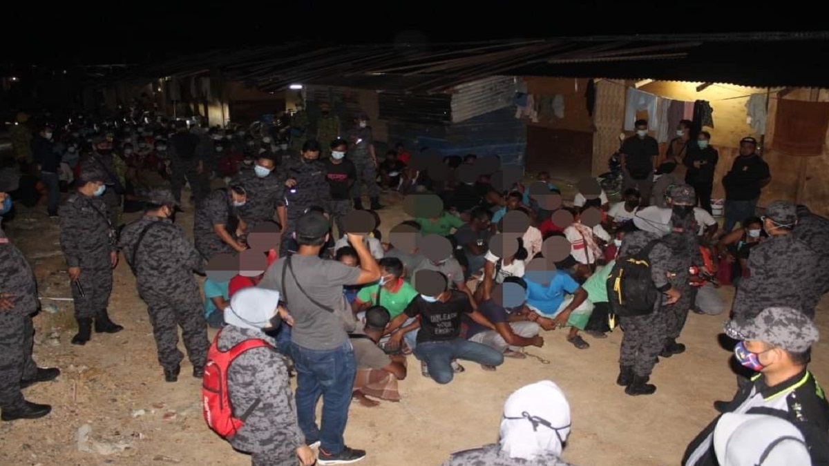 মালয়েশিয়ায় ১৮ বাংলাদেশিসহ ২৩৫ অভিবাসী আটক