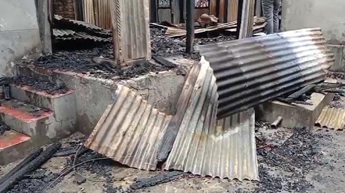 মুন্সিগঞ্জে হত্যা মামলার আসামিদের বাড়িতে রহস্যজনক অগ্নিকাণ্ড, বসতঘর পুড়ে ছাই