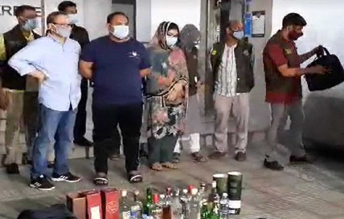 তিন নারীসহ গ্রেফতার নাসির, ফ্ল্যাট থেকে জব্দ বিদেশি মদ