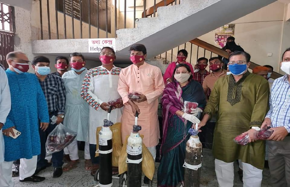 নাটোর সদর হাসপাতালে অক্সিজেন সিলিন্ডার হস্তান্তর, করোনা ইউনিট ৫০ শয্যায় উন্নীত