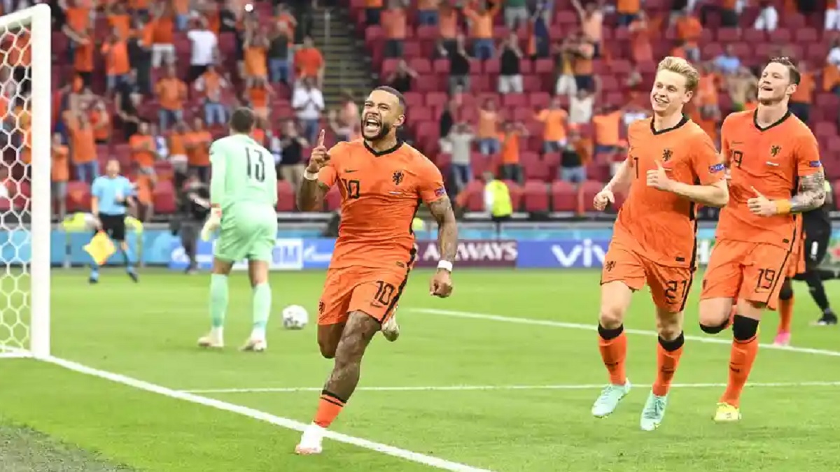 ইউরোর শেষ ষোলোয় উঠে গেল ট্যাকটিক্যাল নেদারল্যান্ডস